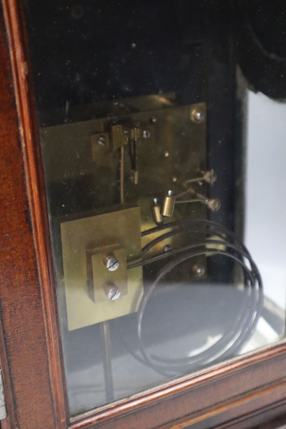 A George III-style mahogany mantel clock, 5.75 inch arched dial, gong striking movement, with key and pendulum, height 49cm